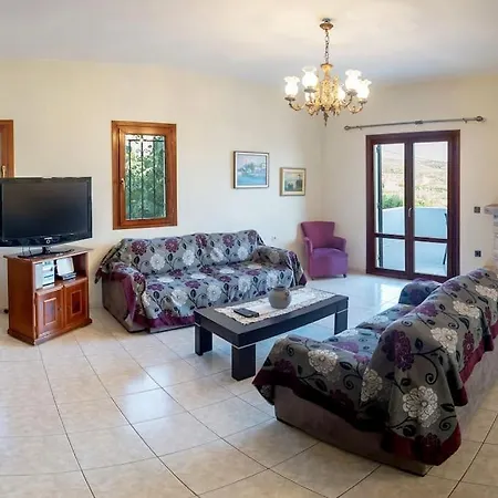 By Ioannis Holiday home Plitra